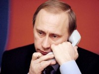 «Прямая линия» с президентом России Владимиром Путиным начнется 17 апреля 2014 в 12:00. Задать вопрос можно через интернет на сайте программы «Прямая линия с Владимиром Путиным», по телефону, через смс, или записав видеовопрос.