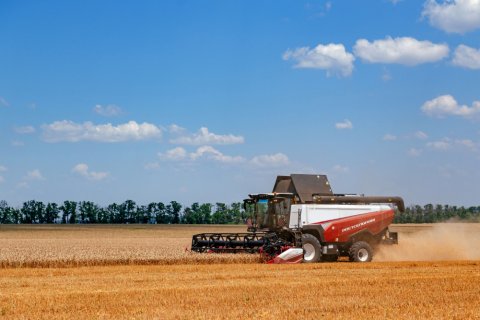 Компании Ростсельмаш включила зерноуборочный комбайн Т500 в серийное производство